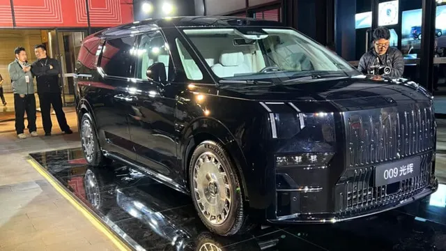 Image 2 accompanying Zeekr 009 Glory Edition Unveiled in China: 4 Seats and 580 kW Power