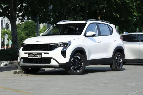 kia-sonet-Pearl-White