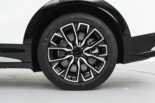 Image 4 accompanying Zeekr 7X Review: A Perfect Family Electric SUV from China Car Exporter
