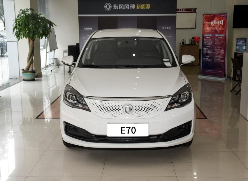 중고 자동차 Dongfeng Aeolus E70 New Energy Pure Electric Vehicle EV Car in Stock