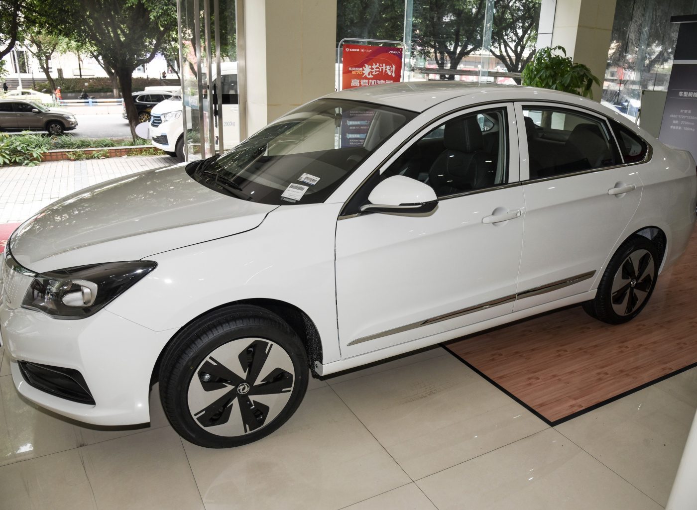 Used Car Dongfeng Aeolus E70 New Energy Pure Electric Vehicle EV Car in Stock - E70 - 2