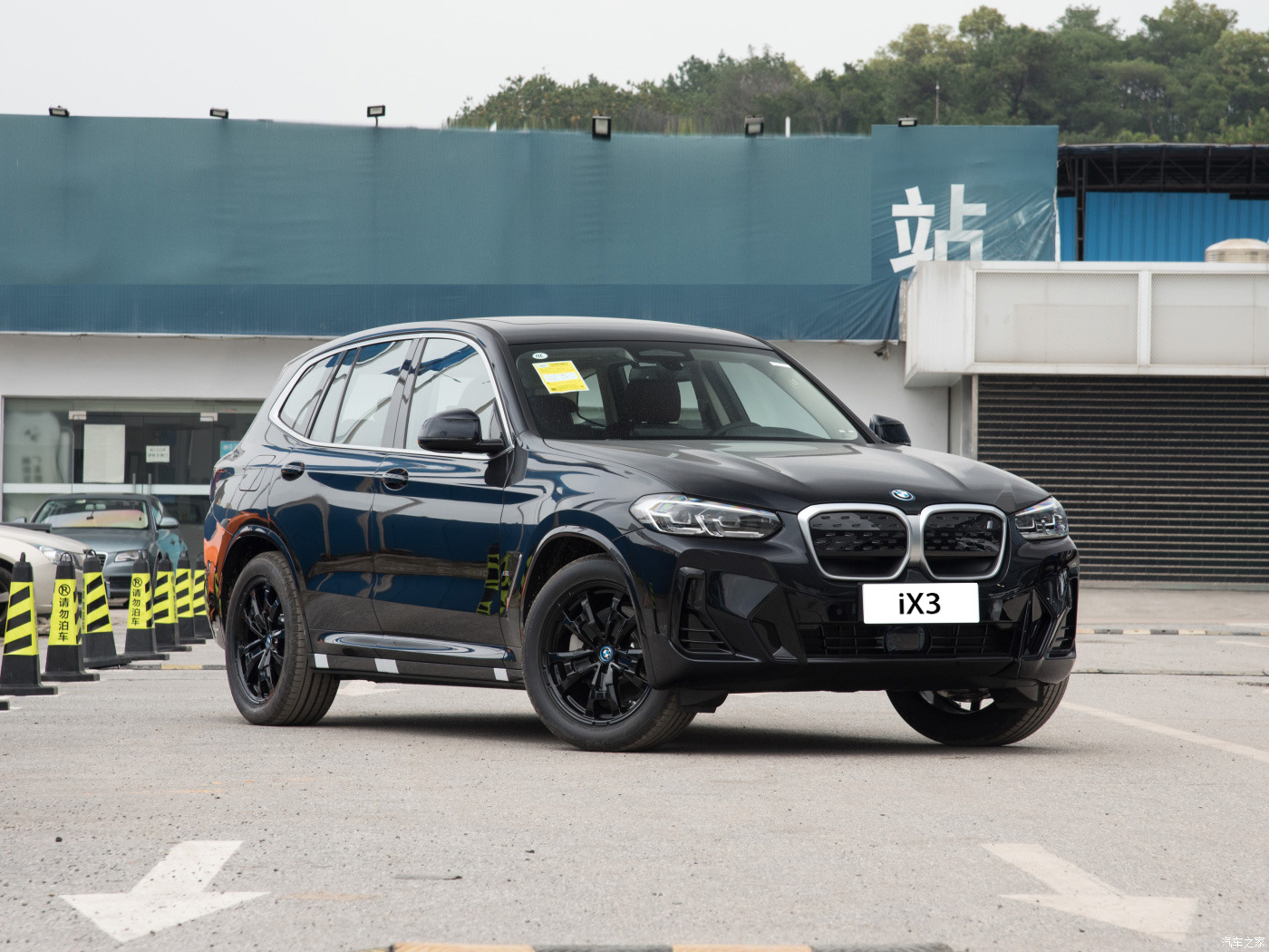 2023 BMW iX3 Leading Edition 550KM - BMW - 3