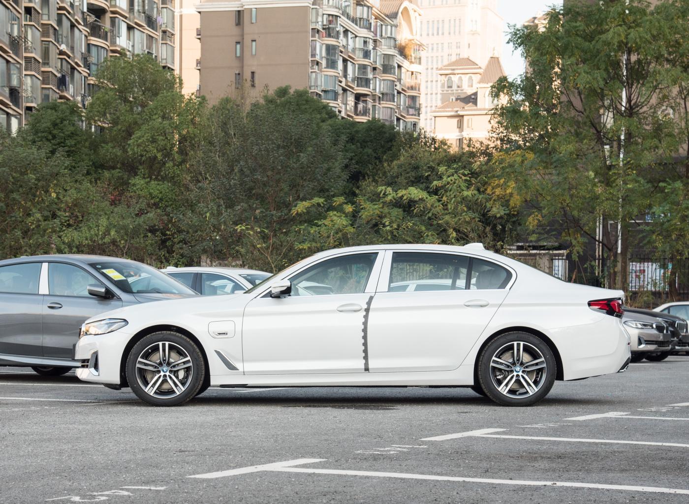 BMW Brilliance BMW 5 Series 2.0T 535Le PHEV Medium And Large Car - BMW - 3