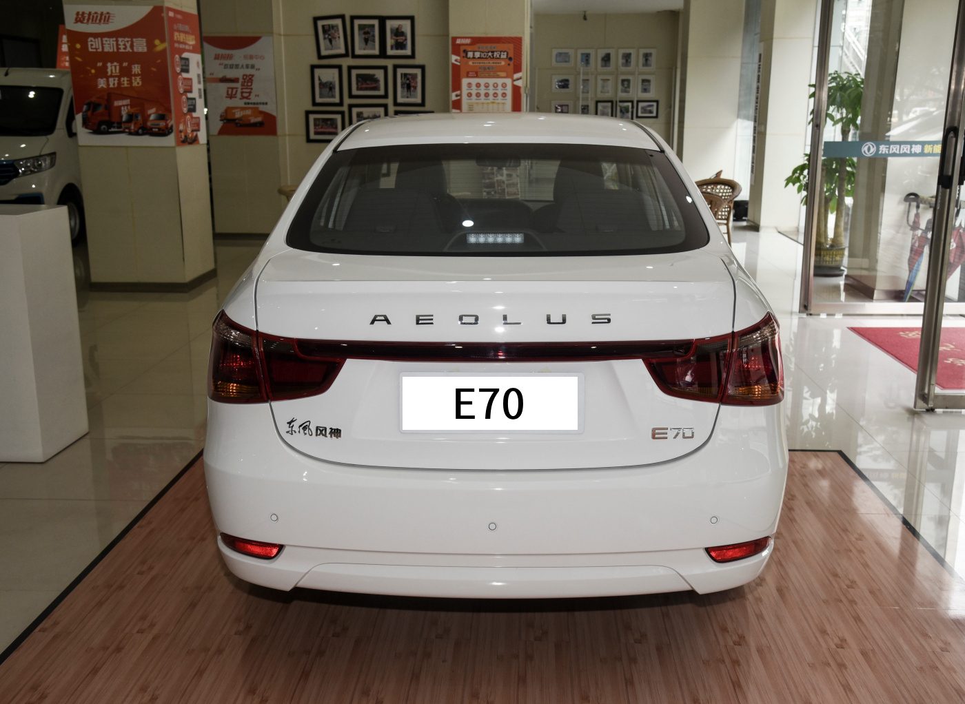 Used Car Dongfeng Aeolus E70 New Energy Pure Electric Vehicle EV Car in Stock - E70 - 4