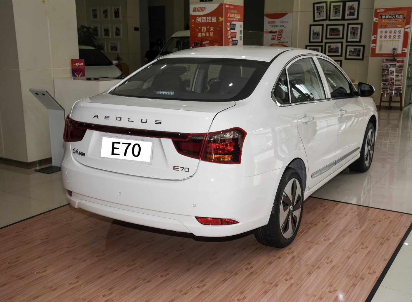 Used Car Dongfeng Aeolus E70 New Energy Pure Electric Vehicle EV Car in Stock - E70 - 5