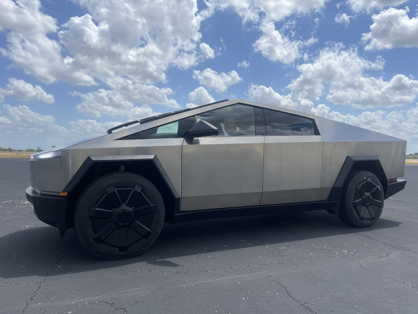 Tesla's Commitment to Precision: Musk's Vision for Cybertruck Manufacturing Excellence - Car News - 1
