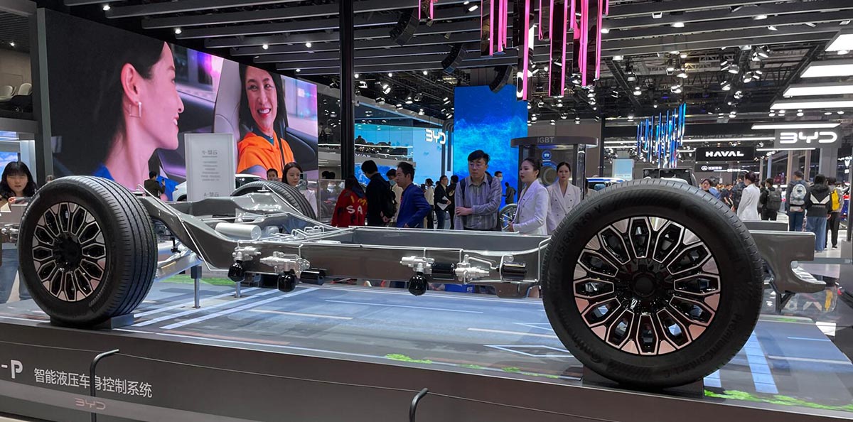 BYD Chairman Raises Concerns Over Depleting Fossil Fuel Resources - Car News - 1