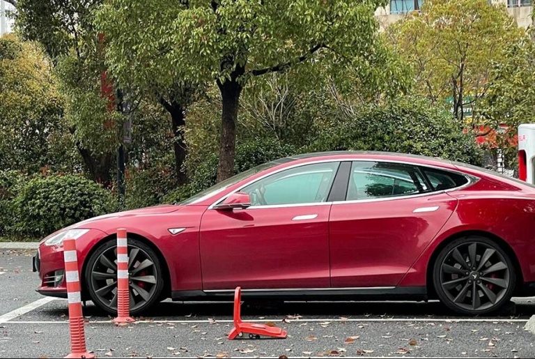 Auto in China's Tesla Model S