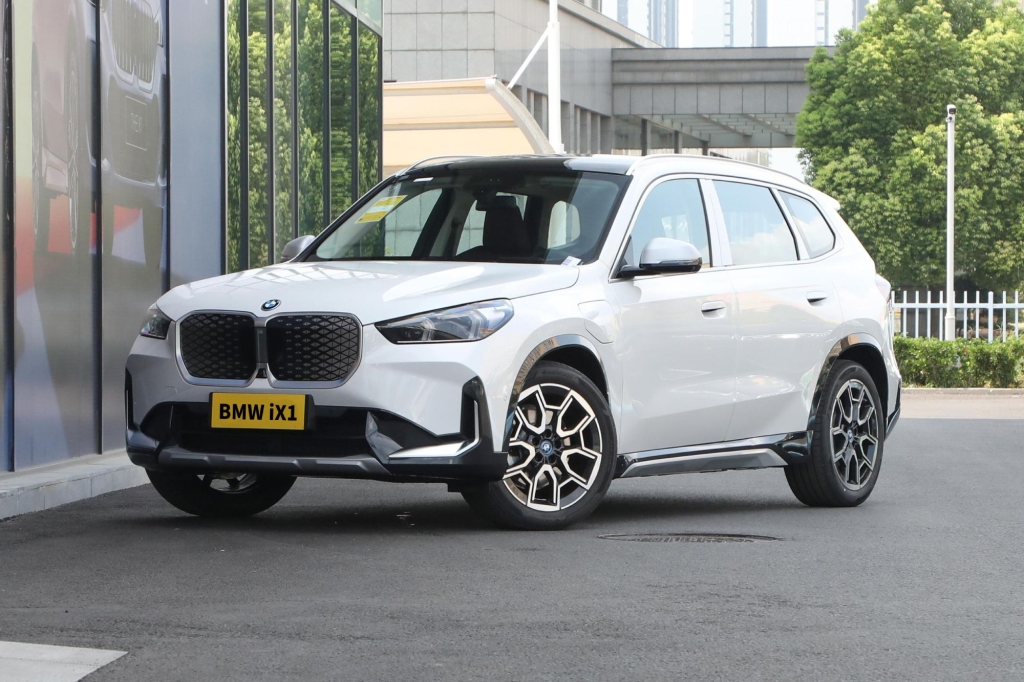 2024 باقة تصميم BMW iX1 xDrive30L X 450KM