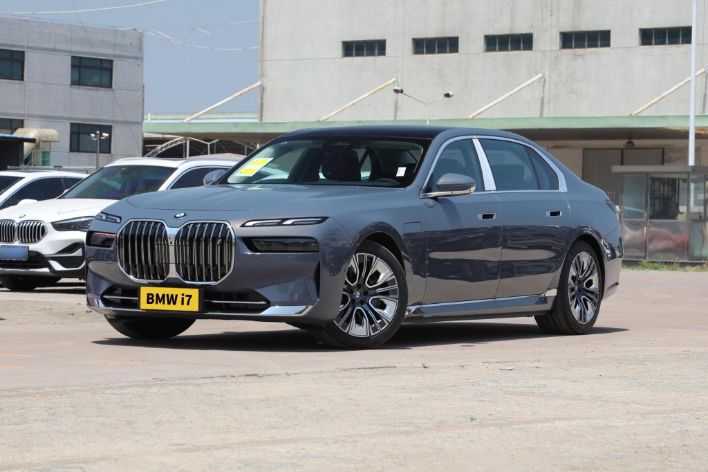 2023 BMW i7 eDrive50L Leading Luxury Package
