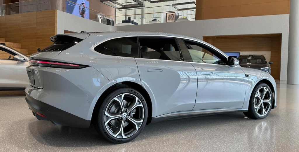 NIO ET5