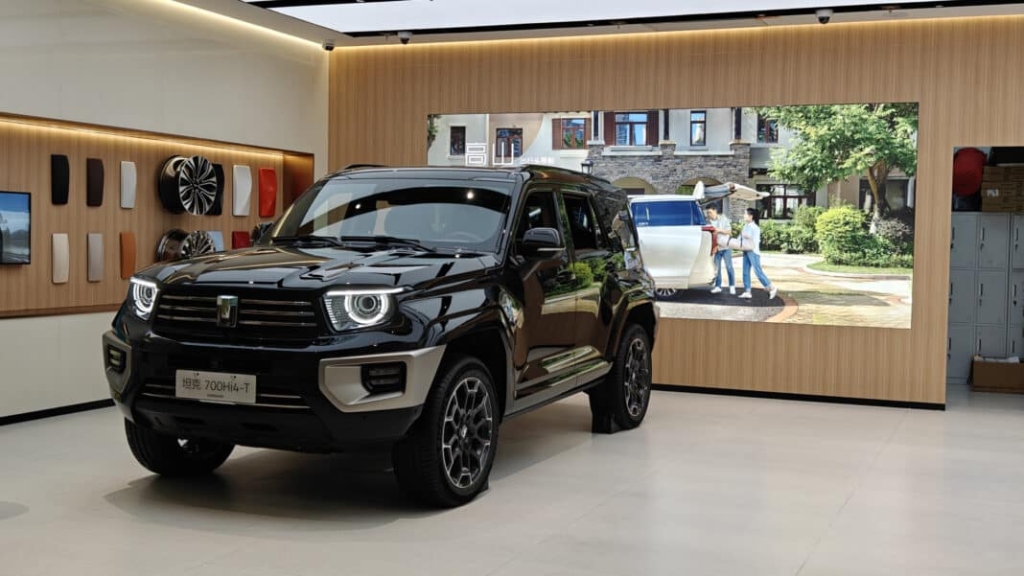 Tank 700 Hi4-T: A Powerful Hybrid SUV Built for Off-Road Adventures ...