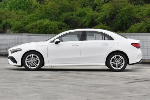 benz-a180l-auto-in-china-3