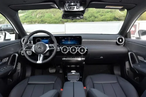 benz-a180l-auto-in-china-5