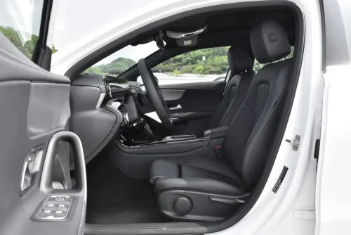benz-a180l-auto-in-china-6
