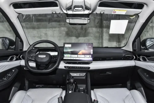 Geely-coolray-автомобиль-в-Китае-5