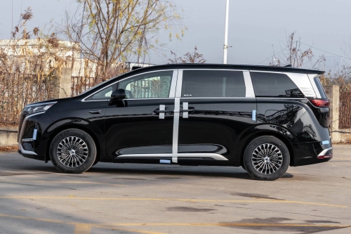 denza-d9-ev-auto-in-china-3