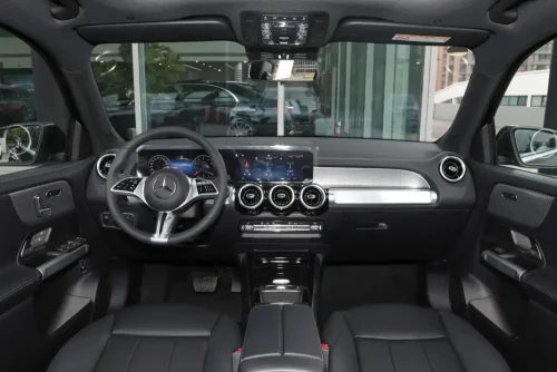 25-mercedes-benz-glb200-auto-in-china-6
