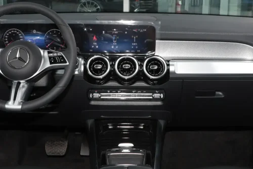 25-mercedes-benz-glb200-auto-in-china-7