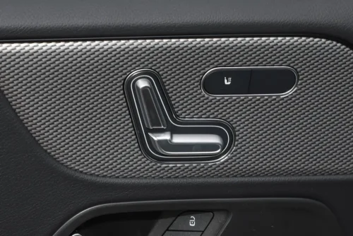 25-mercedes-benz-glb200-auto-in-china-9