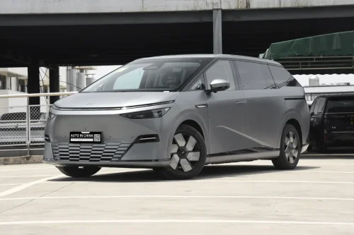 2025 Xpeng X9 650Max Long range exported from a reliable China car exporter