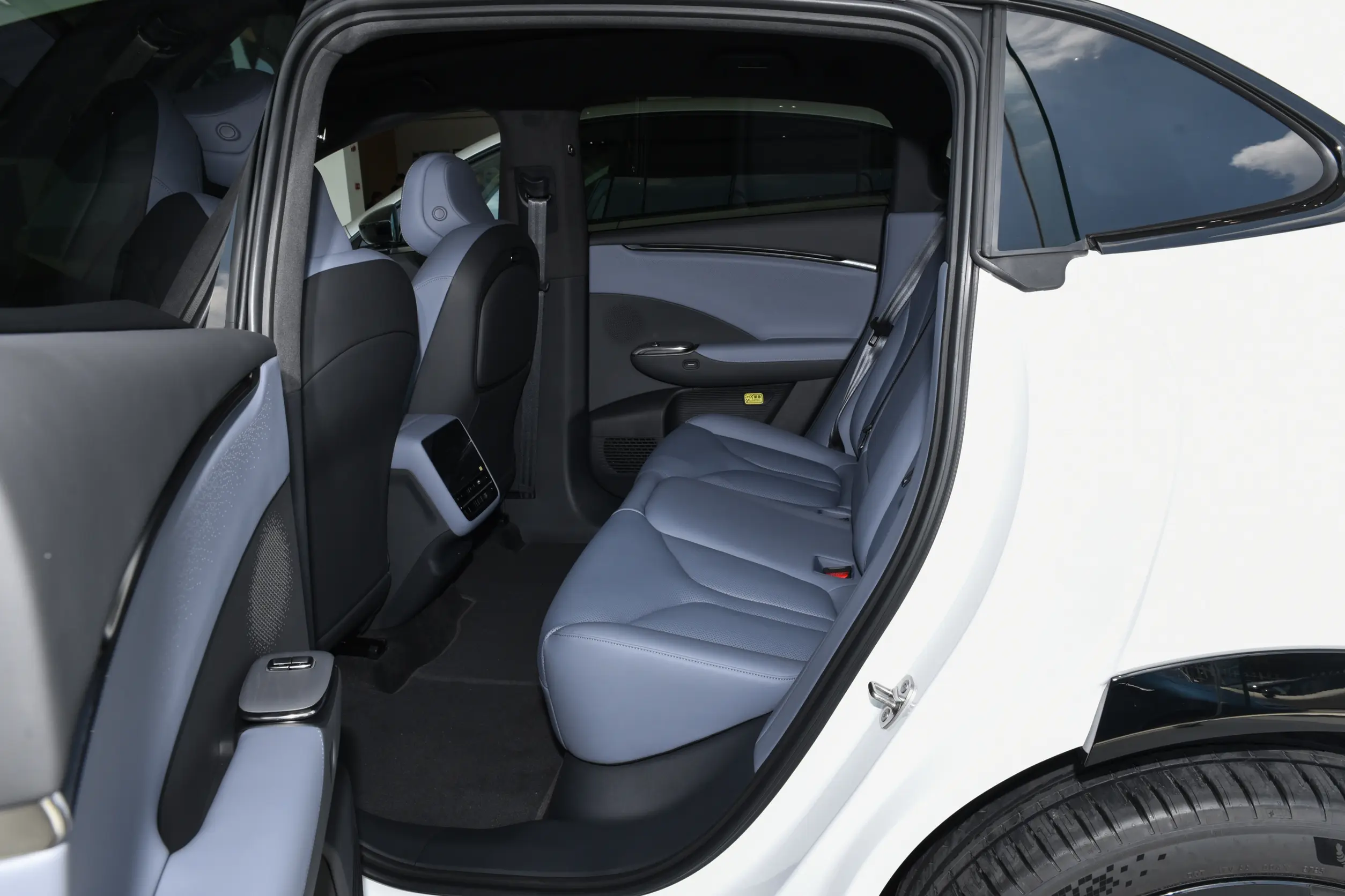 xpeng g7 interior space