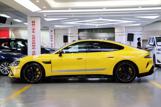 【AIC-JAN03】Xiaomi SU7 Ultra 2025 Standard Edition | Chinese Used Car Exporter