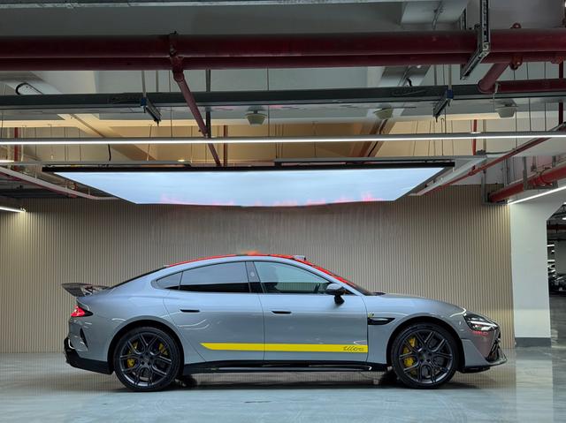 【AIC-JAN01】Xiaomi SU7 Ultra 2025 Standard Edition | Chinese Used Car Exporter