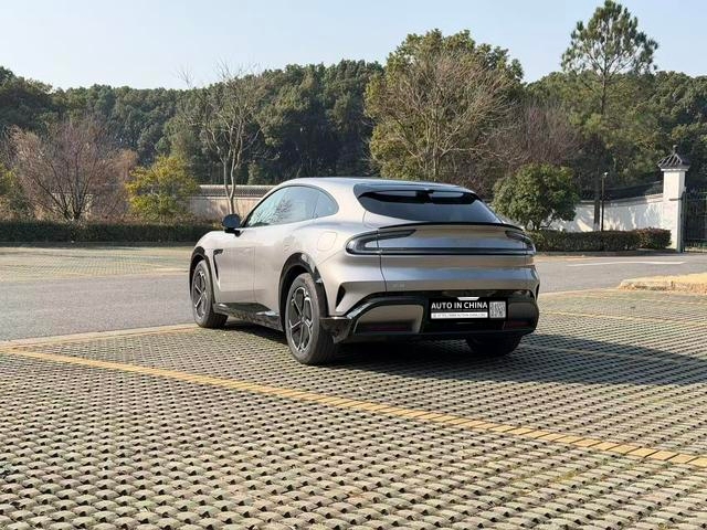 【AIC-JAN07】Xiaomi YU7 2025 Model: Long Battery Life High-Performance All-Wheel Drive Max Edition | Chinese Used Car Exporter