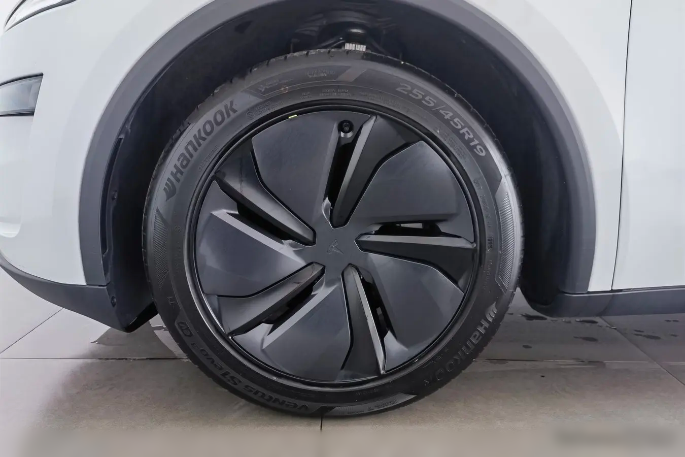 【AIC-JAN40】Tesla Model Y 2025 Long Range All-Wheel Drive version| Chinese Used Car Exporter
