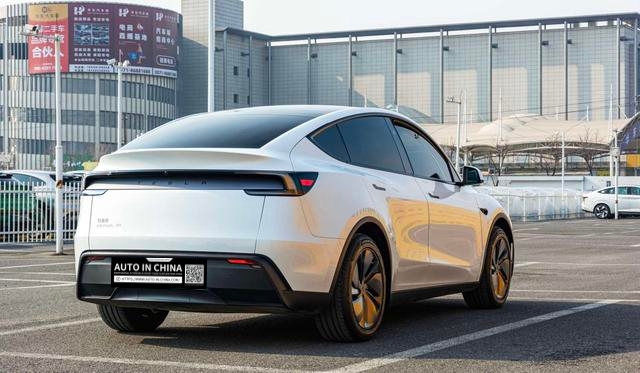 【AIC-JAN40】Tesla Model Y 2025 Long Range All-Wheel Drive version| Chinese Used Car Exporter