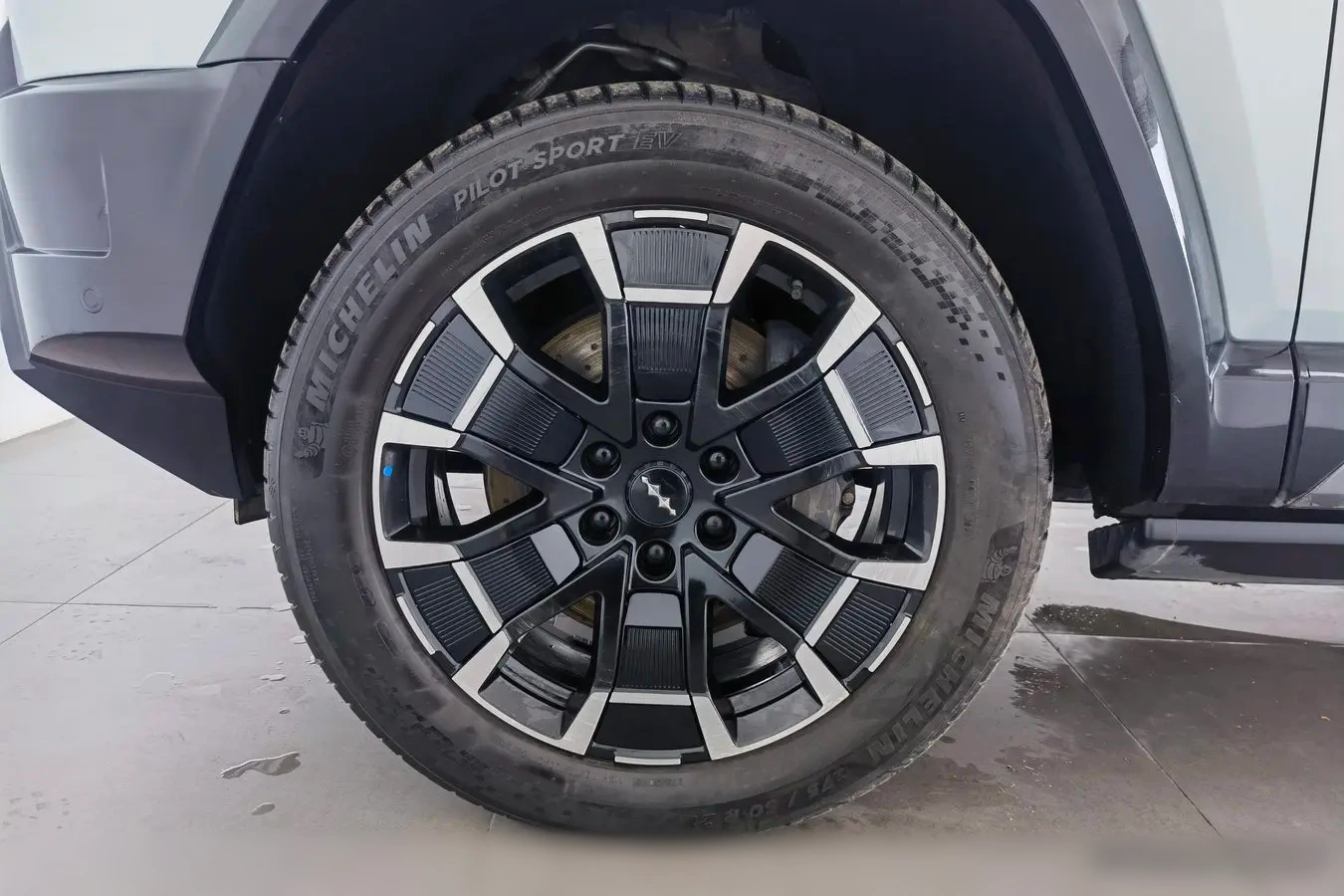 【AIC-JAN78】Fengcheng Leopard 8 2025 Smart & Brave Flagship Edition 7-Seat| Chinese Used Car Exporter