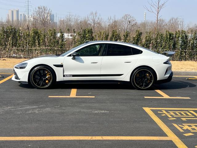 【AIC-MAR20】Xiaomi SU7 Ultra 2025 Standard Edition | Chinese Used Car Exporter