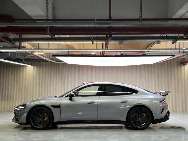 【AIC-MAR45】Xiaomi SU7 Ultra 2025 Standard Edition | Chinese Used Car Exporter