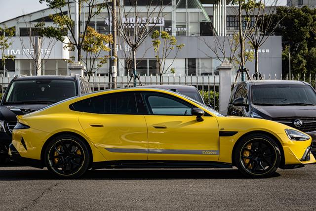 【AIC-MAR10】Xiaomi SU7 Ultra 2025 Standard Edition | Chinese Used Car Exporter