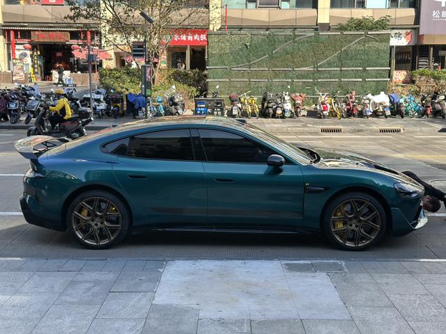 【AIC-MAR44】Xiaomi SU7 Ultra 2025 Standard Edition | Chinese Used Car Exporter