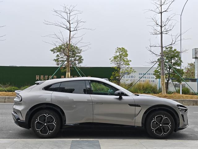 【AIC-MAR100】Xiaomi YU7 2025 Model – Long Battery Life Rear-Wheel Drive Edition | Chinese Used Car Exporter