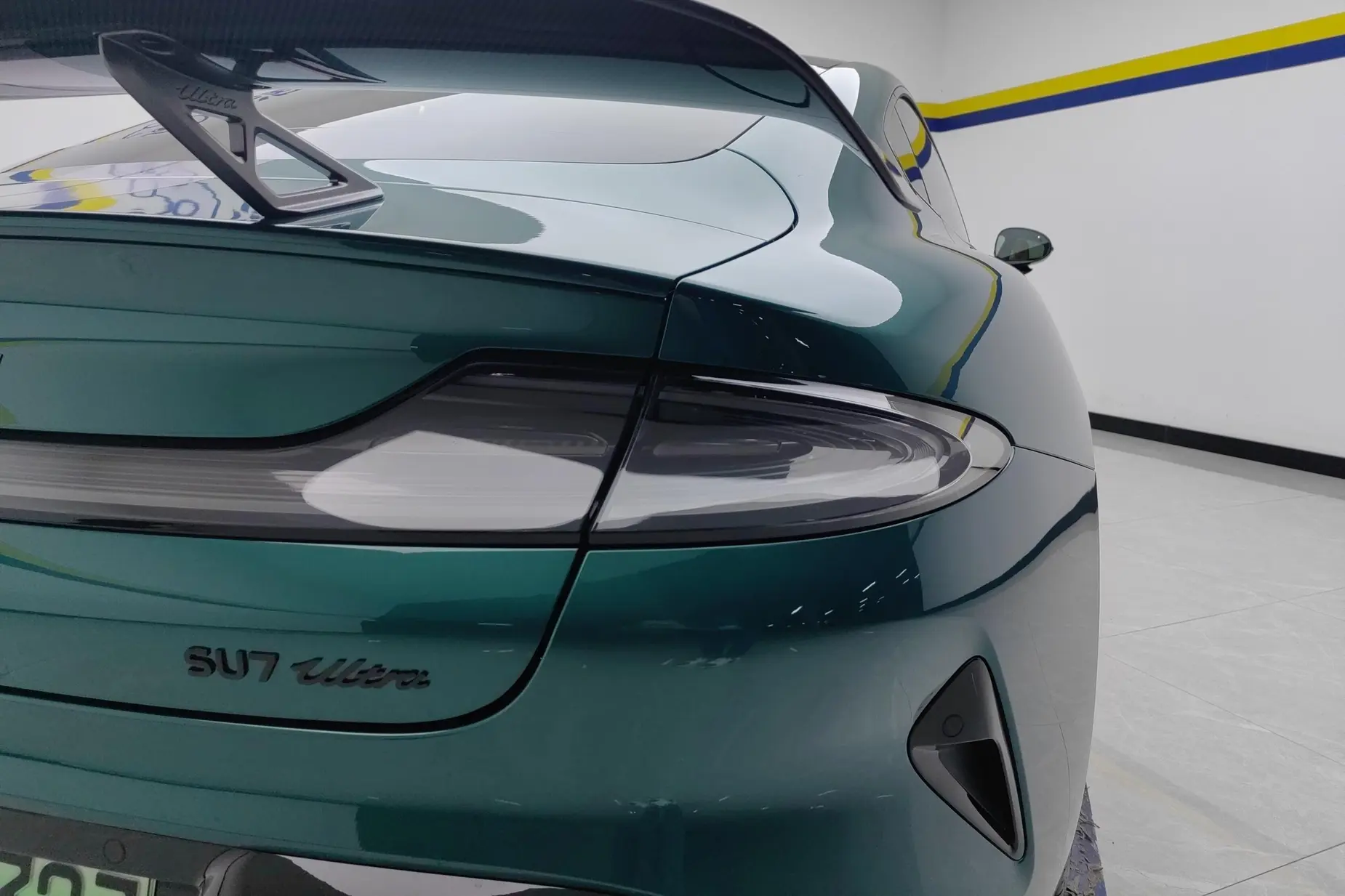 【AIC-MAR14】Xiaomi SU7 Ultra 2025 Standard Edition | Chinese Used Car Exporter