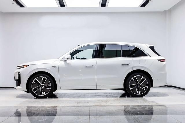 【AIC-APR182】 2025 Li Auto L6 Max Smart Facelift Edition| Chinesischer Gebrauchtwagenexporteur