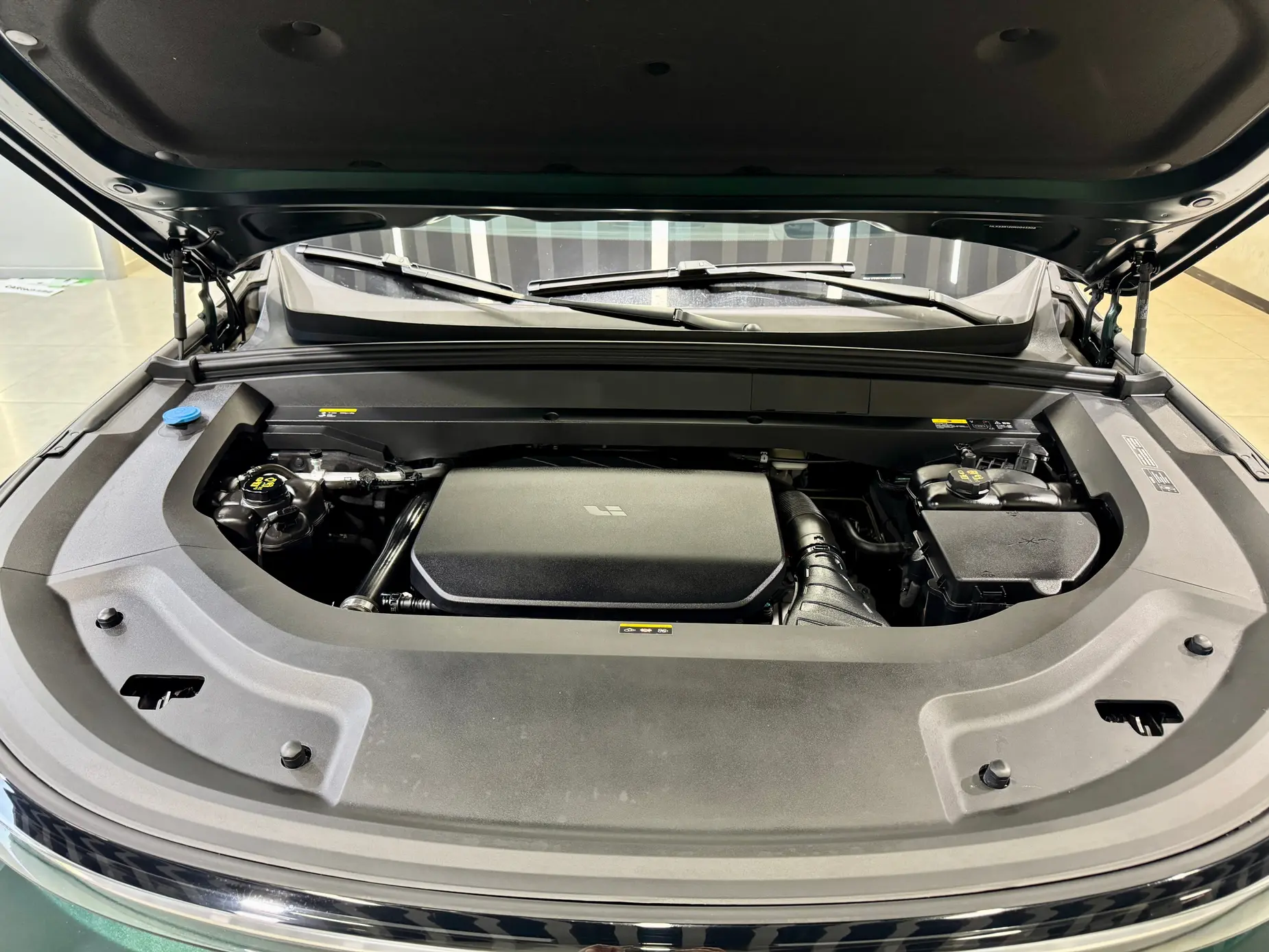 【AIC-APR212】Li Auto L9 2025 Ultra Smart Upgrade Edition| Chinese Used Car Exporter