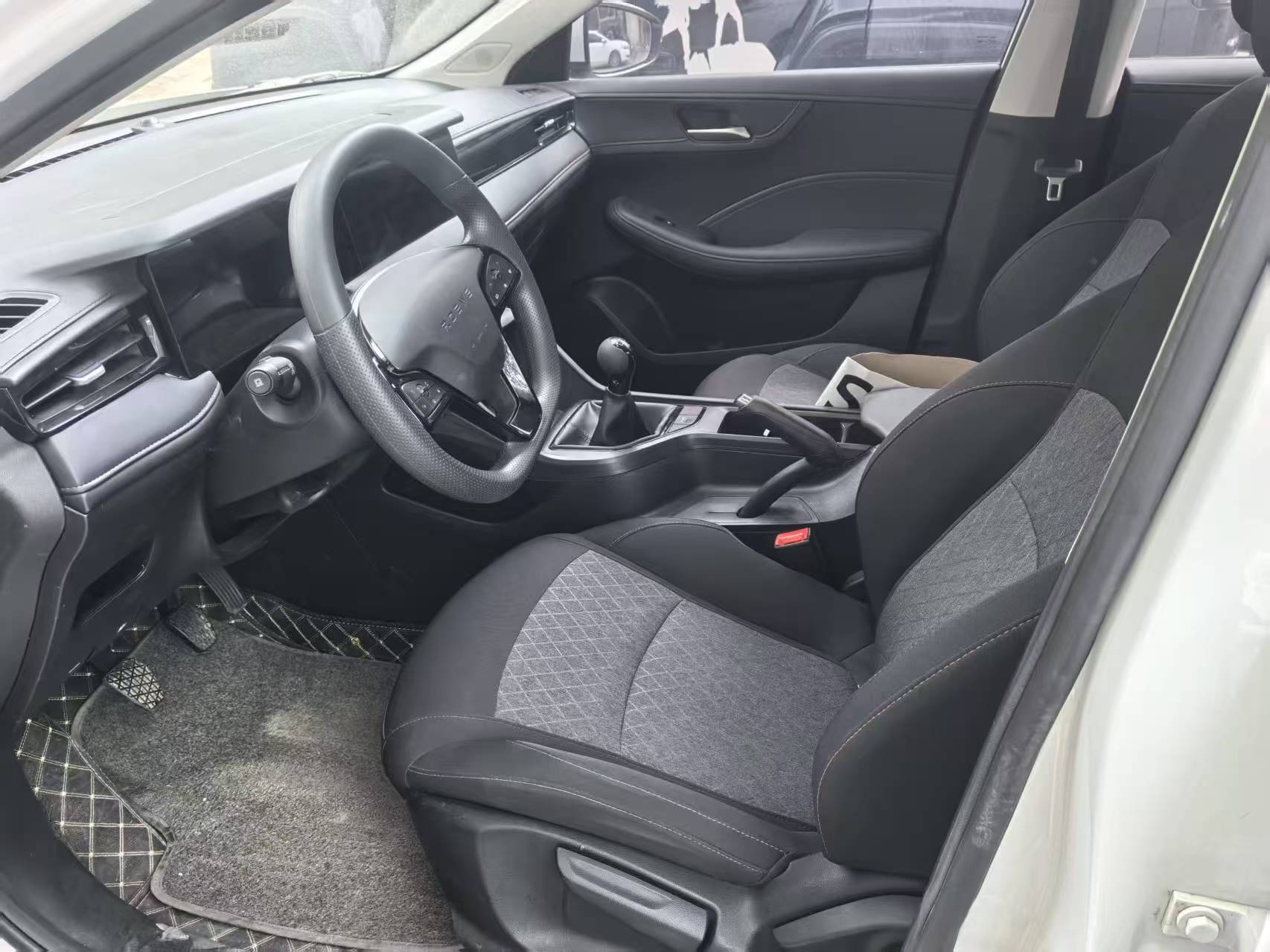 i5 2023 1.5L Manual Confort Sedán
