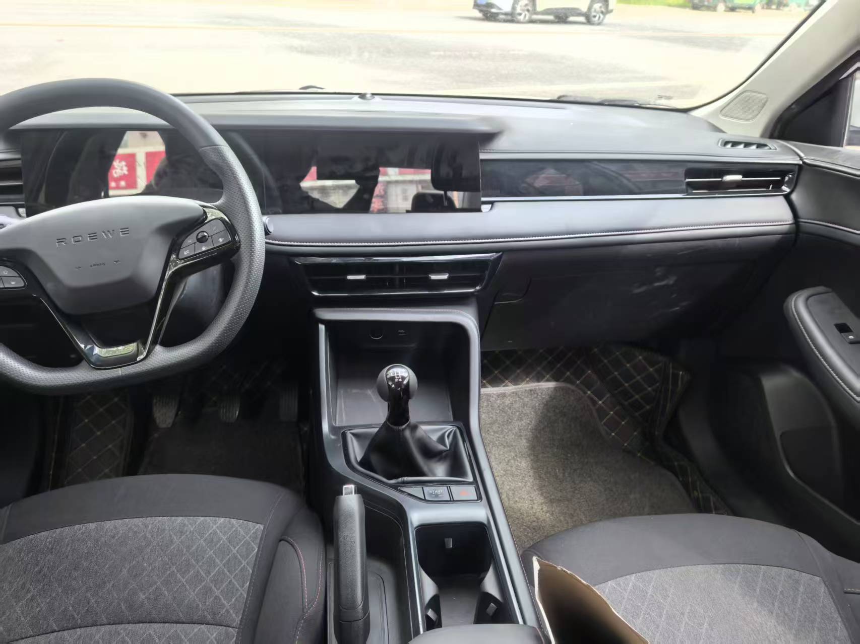 i5 2023 1.5L Manual Confort Sedán