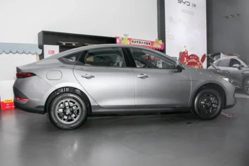 BYD 진 플러스 DM-i 2026 128KM Pursuit Edition - photo 2
